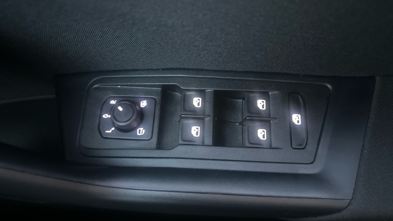 Used Volkswagen T-Roc 2025 for sale - 76862273: Photo 26