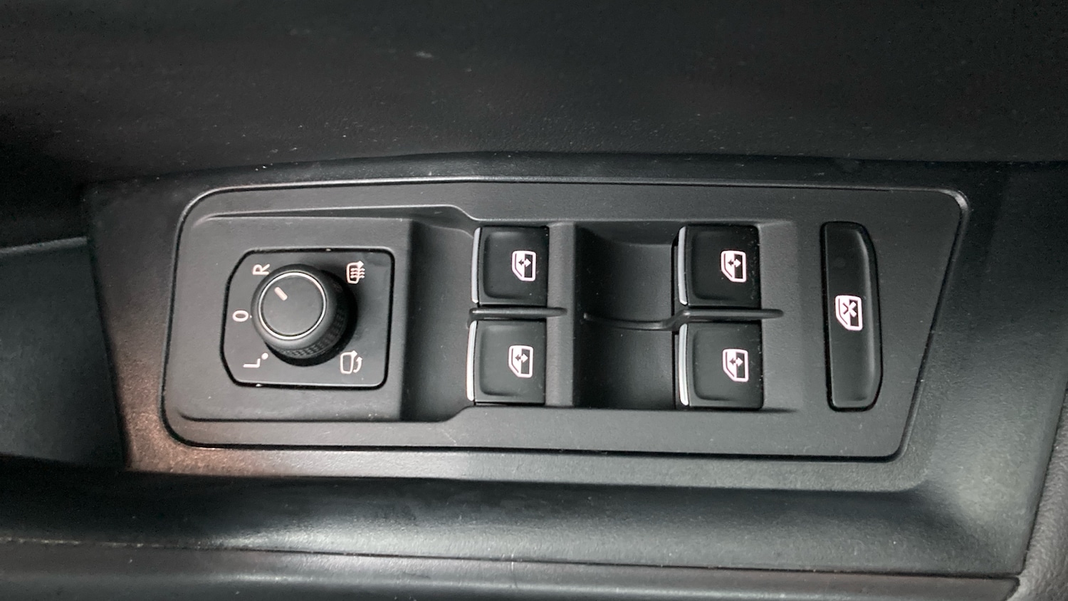 Used Volkswagen T-Roc 2021 for sale - 76517879: Photo 24