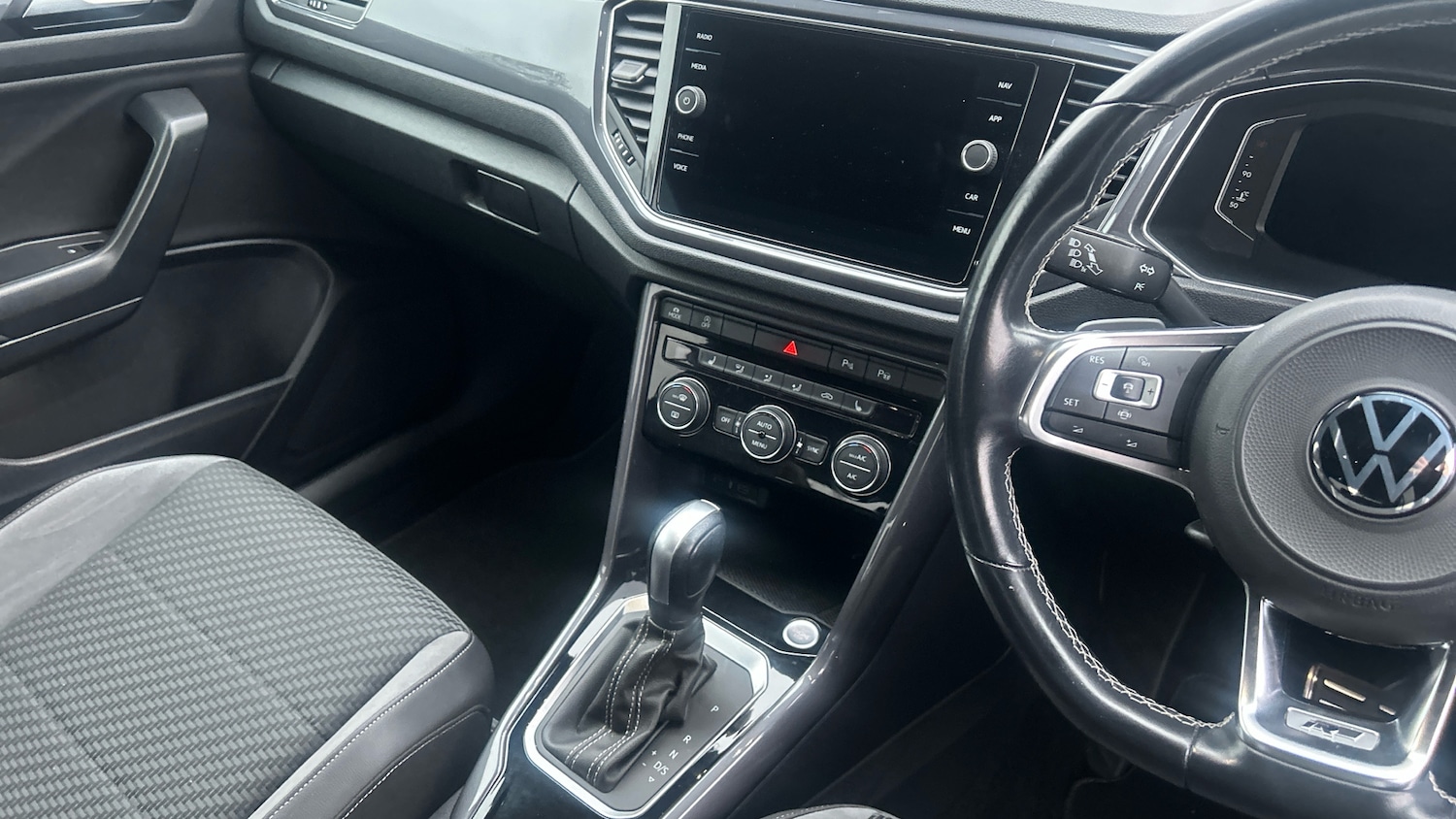 Used Volkswagen T-Roc 2021 for sale - 77392112: Photo 14