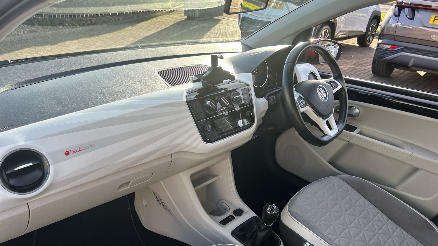 Used Volkswagen up! 2021 for sale - 76379216: Photo 2