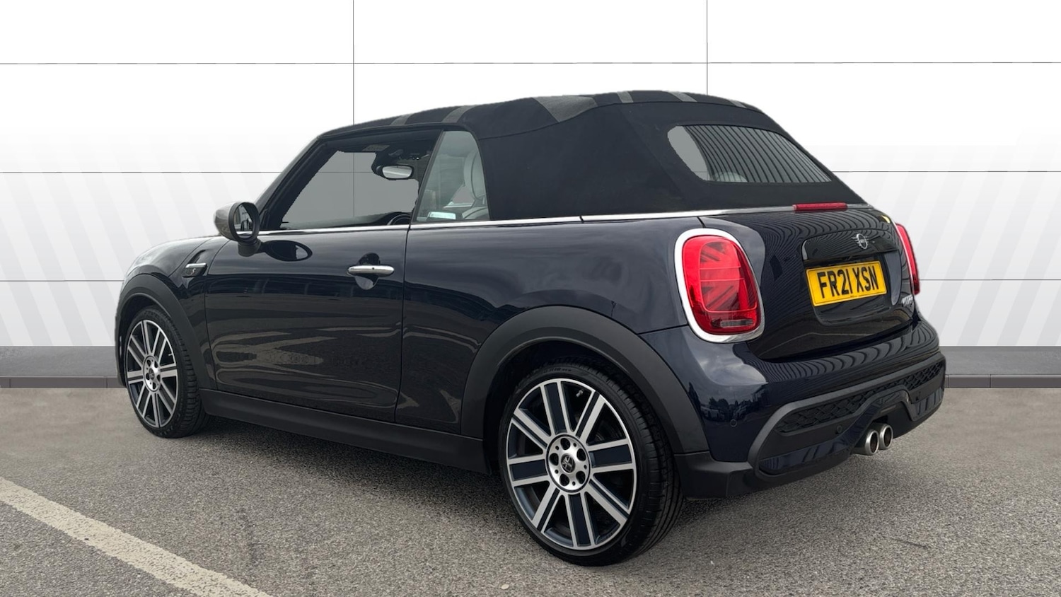 Used MINI Convertible 2021 for sale - 76329929: Photo 2