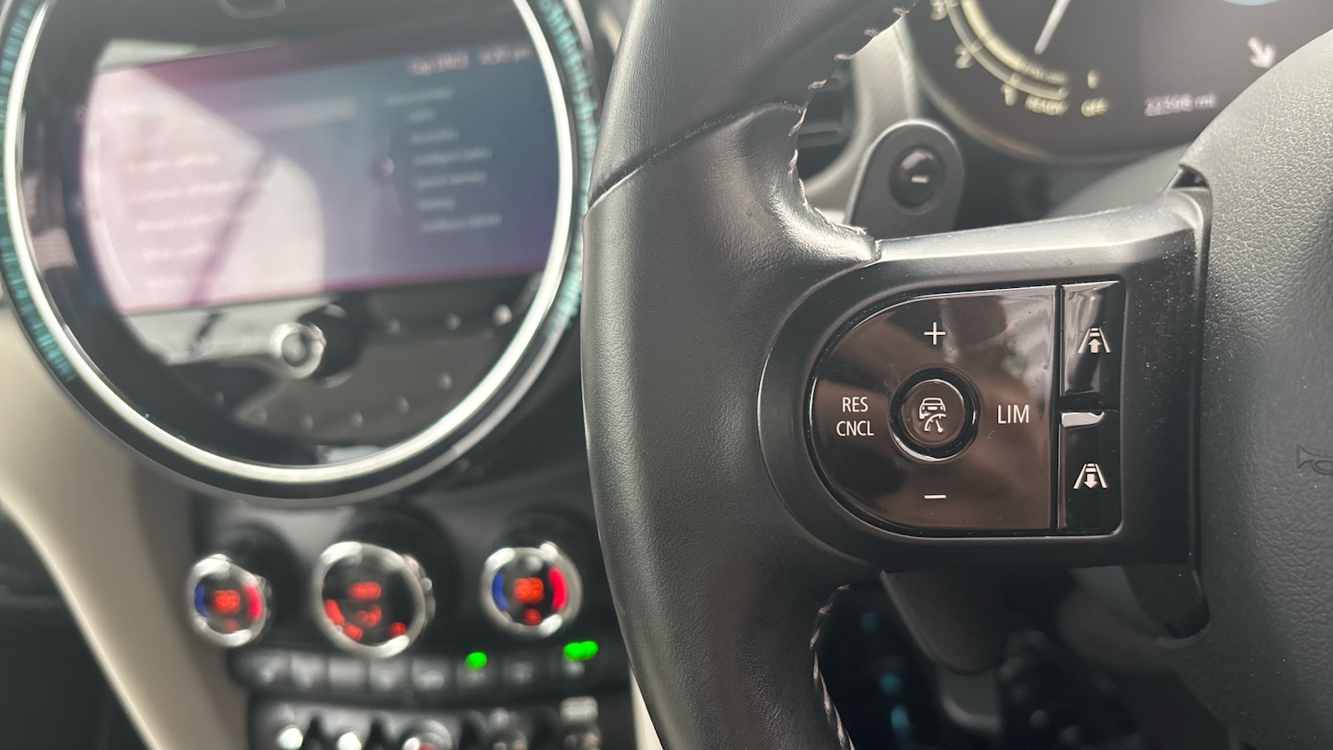 Used MINI Convertible 2021 for sale - 76329929: Photo 27