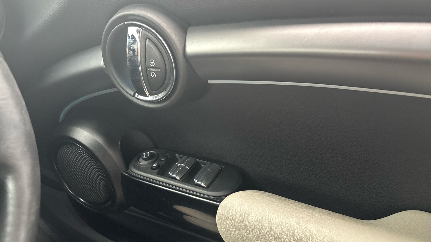 Used MINI Convertible 2021 for sale - 76329929: Photo 30