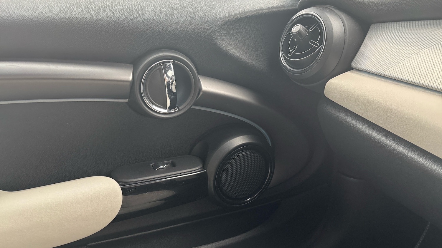 Used MINI Convertible 2021 for sale - 76329929: Photo 33