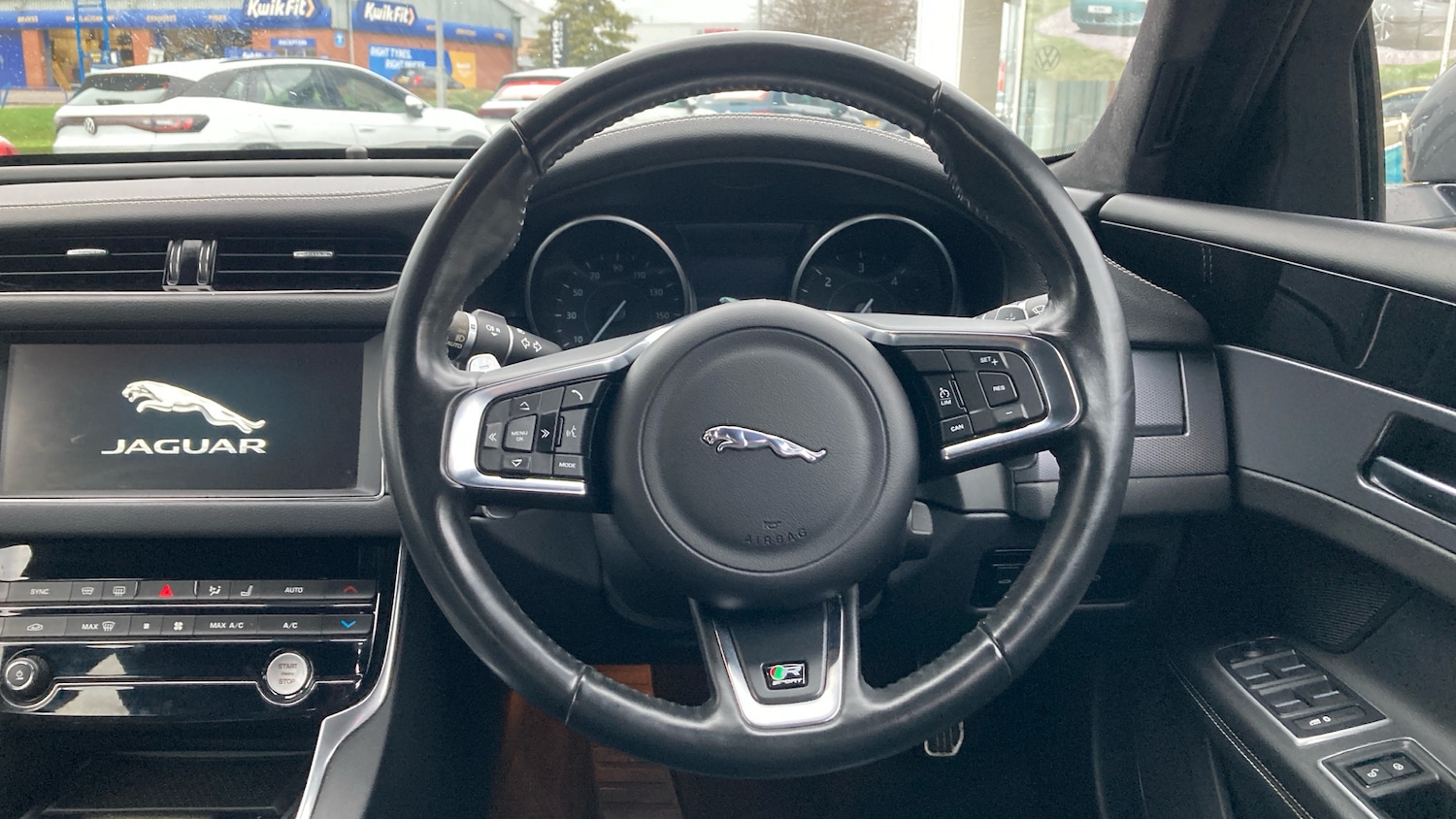 Used Jaguar XF 2019 for sale - 76637607: Photo 10