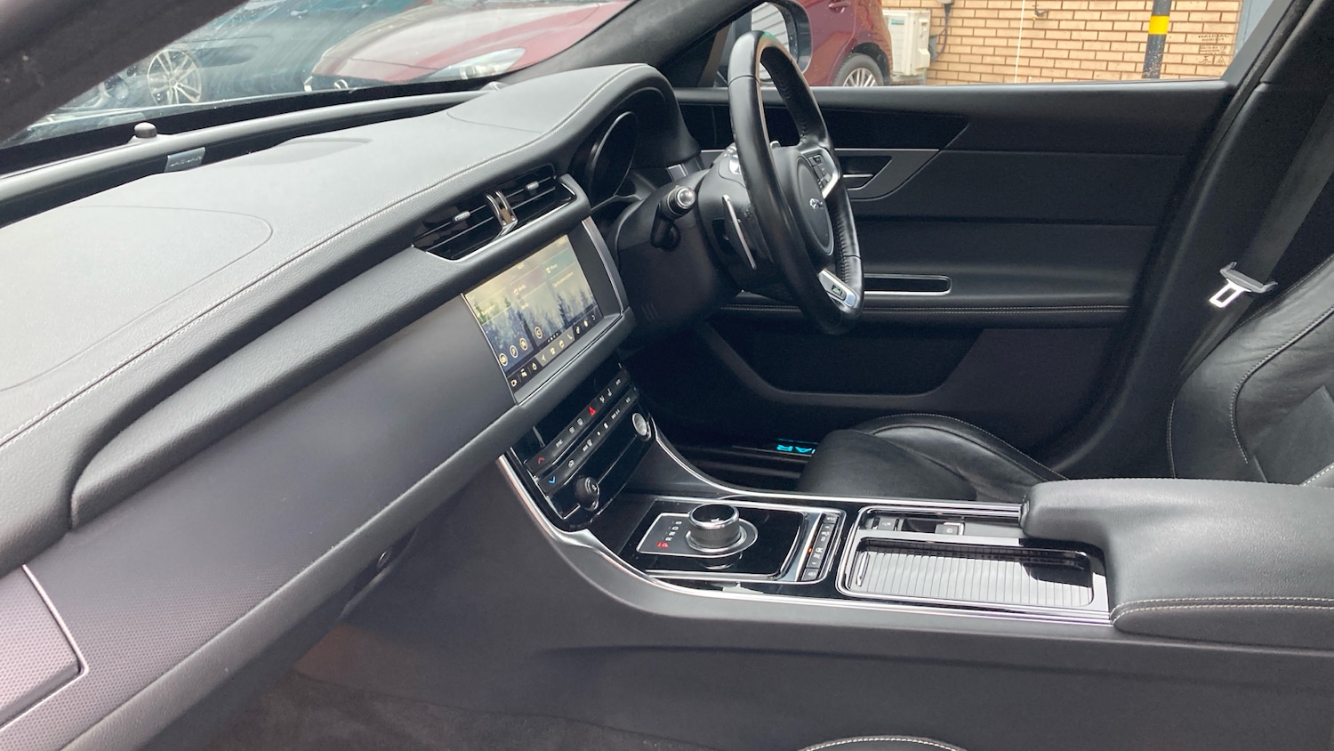 Used Jaguar XF 2019 for sale - 76637607: Photo 2