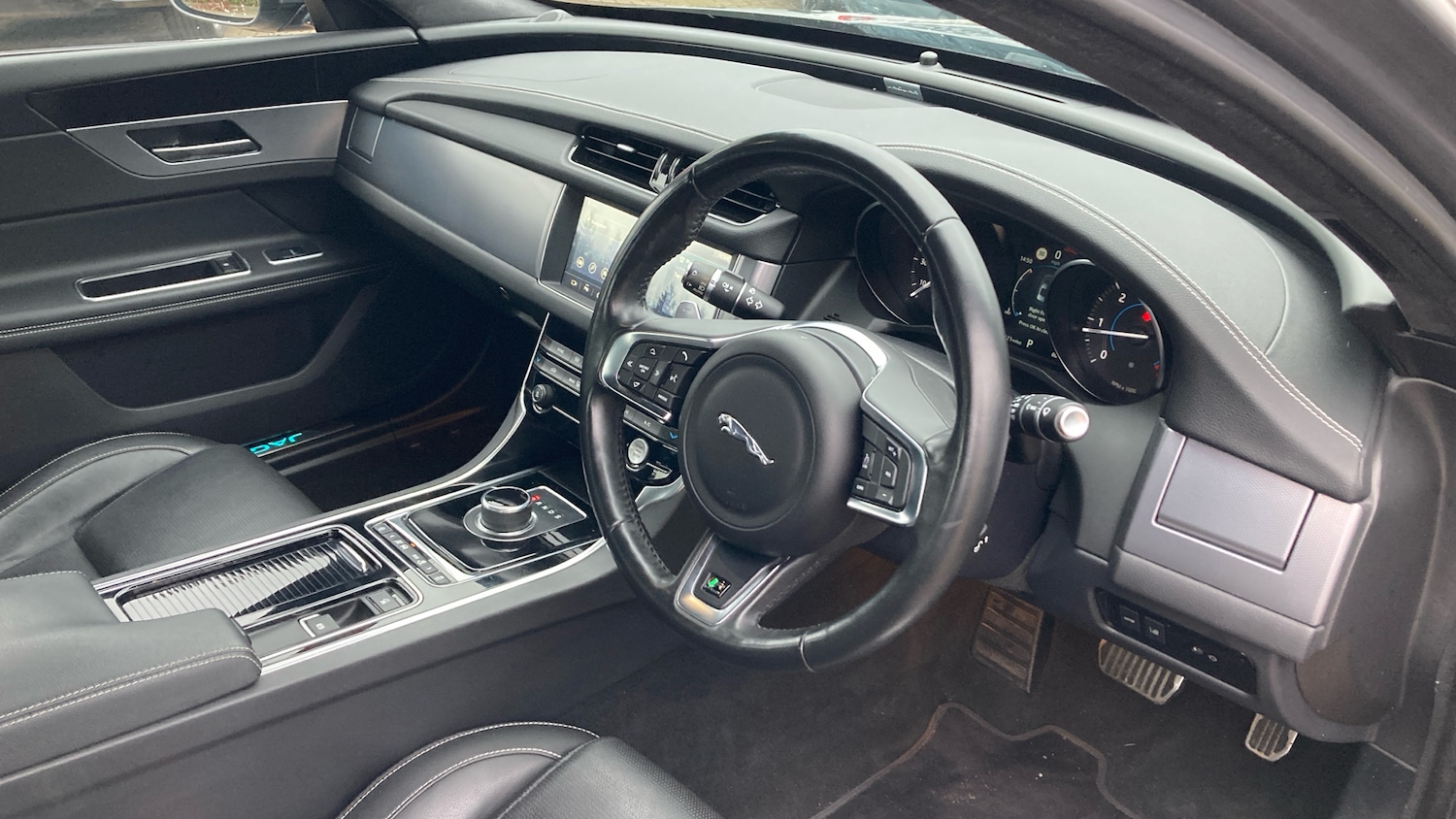 Used Jaguar XF 2019 for sale - 76637607: Photo 6