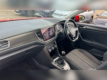 Used Volkswagen T-Roc 2018 for sale - 75468415: Photo