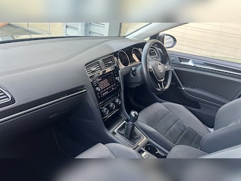 Used Volkswagen Golf 2019 for sale - 78753082: Photo