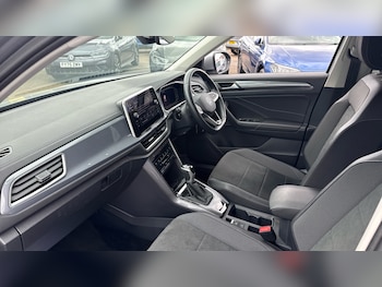 Used Volkswagen T-Roc 2023 for sale - 78552756: Photo