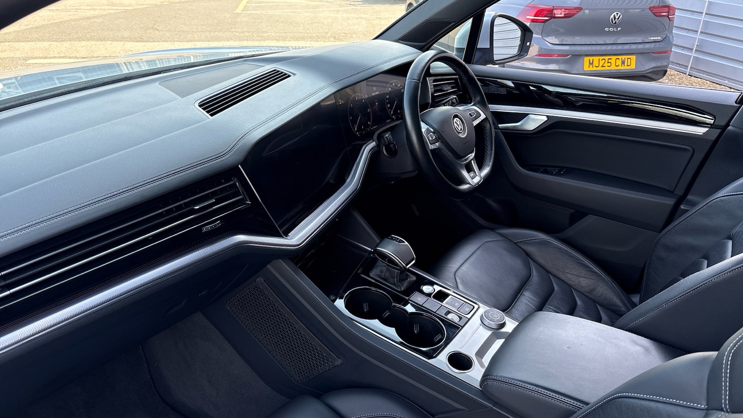 Used Volkswagen Touareg 2019 for sale - 78108135: Photo 2