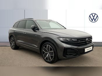 2025 (75) - 3.0 V6 TDI 4Motion 286 Black Edition 5dr Tip Auto Diesel Estate