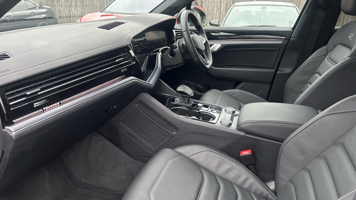 Used Volkswagen Touareg 2025 for sale - 77431558: Photo 2