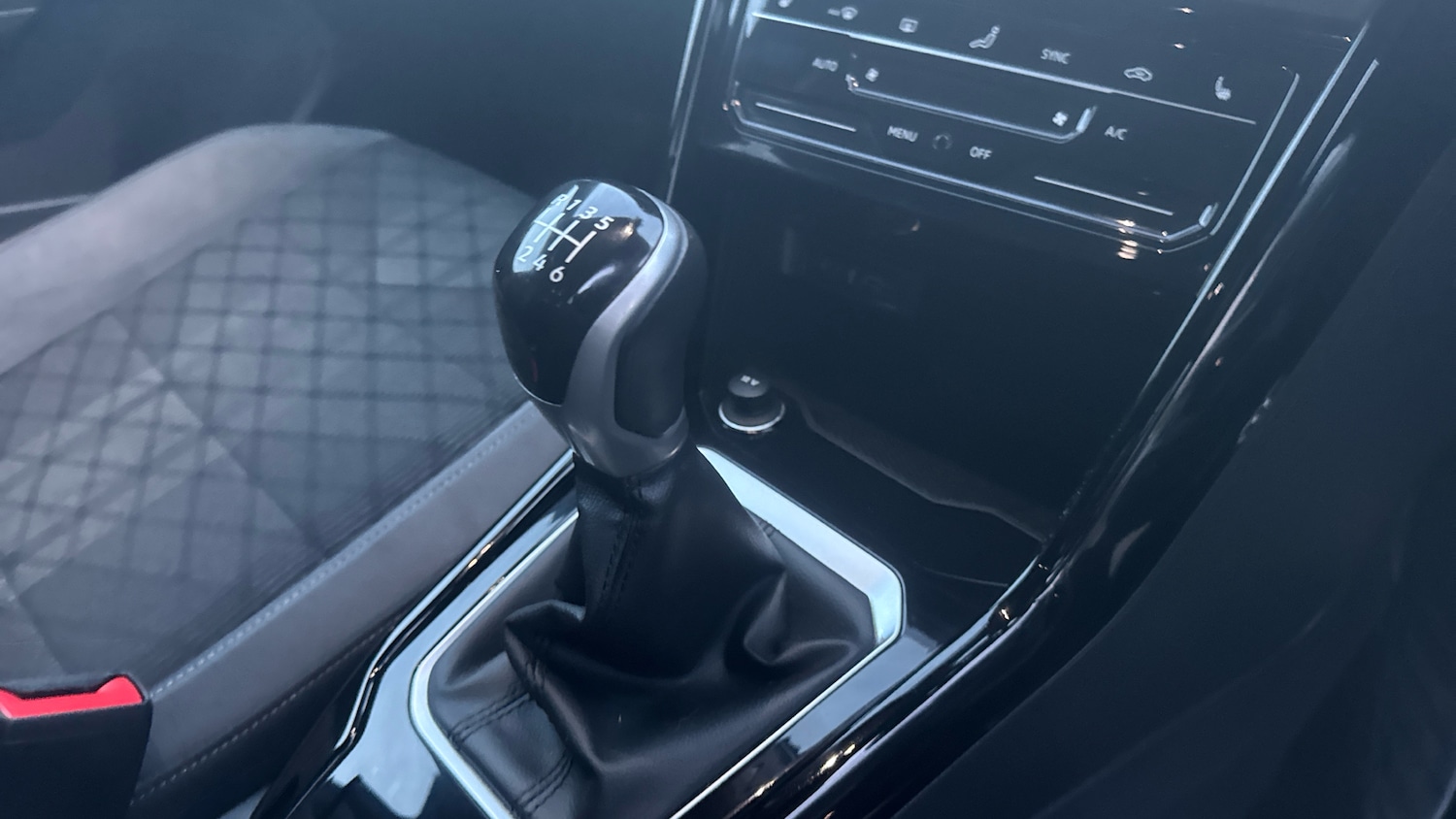 Used Volkswagen T-Roc 2022 for sale - 76894371: Photo 13