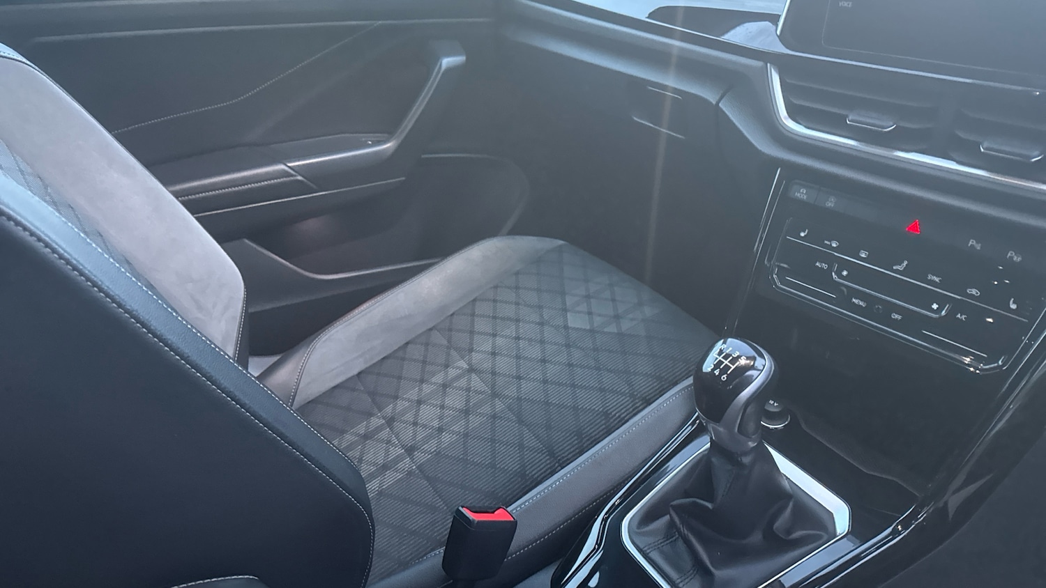 Used Volkswagen T-Roc 2022 for sale - 76894371: Photo 14