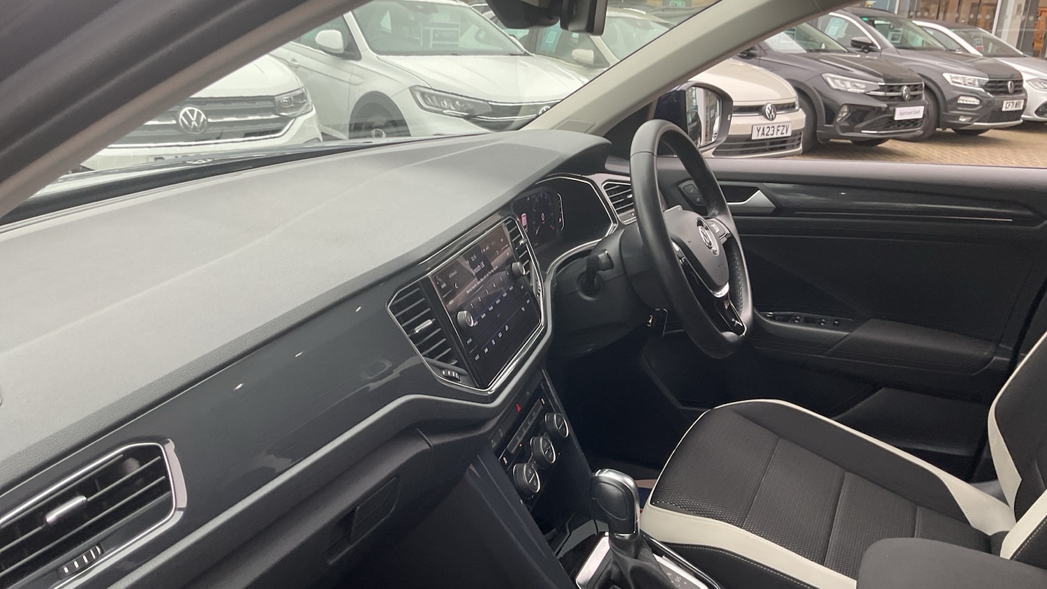 Used Volkswagen T-Roc 2019 for sale - 76366843: Photo 2