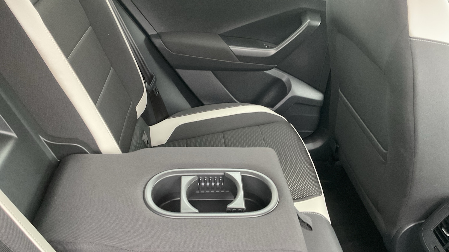 Used Volkswagen T-Roc 2019 for sale - 76366843: Photo 32