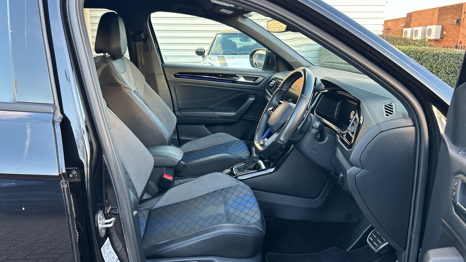 Used Volkswagen T-Roc 2023 for sale - 76504866: Photo 15