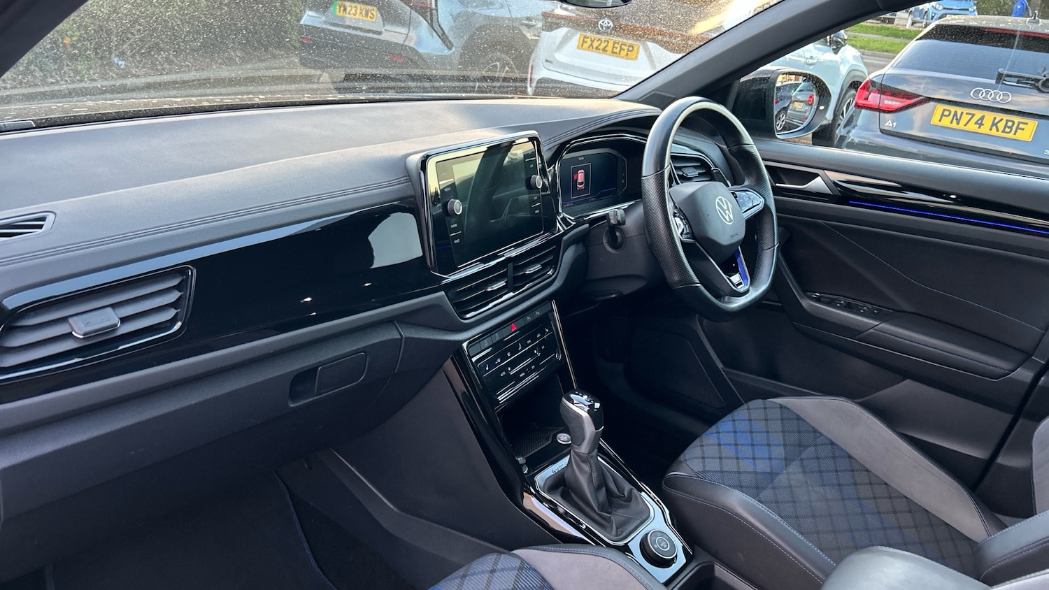 Used Volkswagen T-Roc 2023 for sale - 76504866: Photo 2