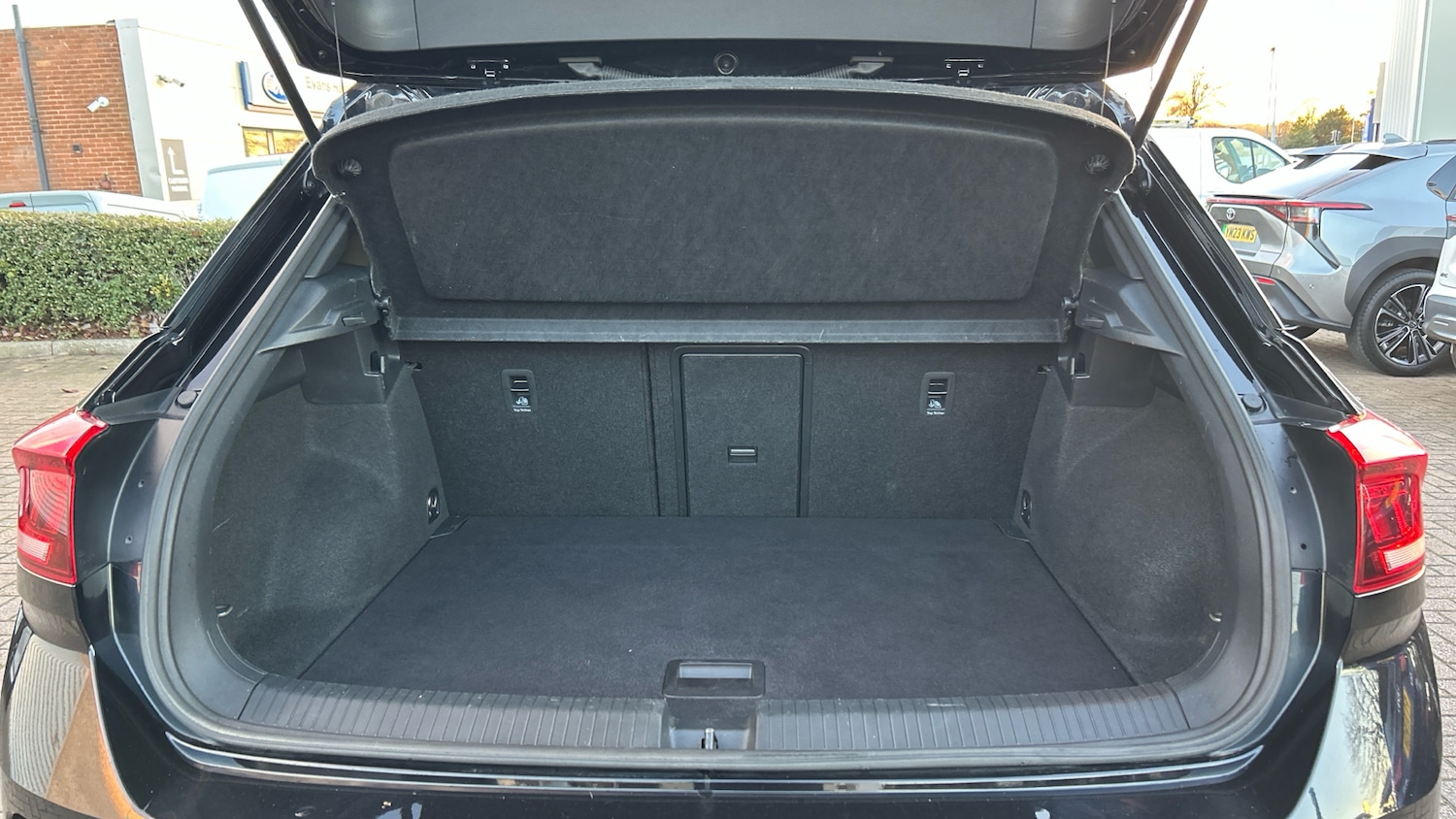 Used Volkswagen T-Roc 2023 for sale - 76504866: Photo 20