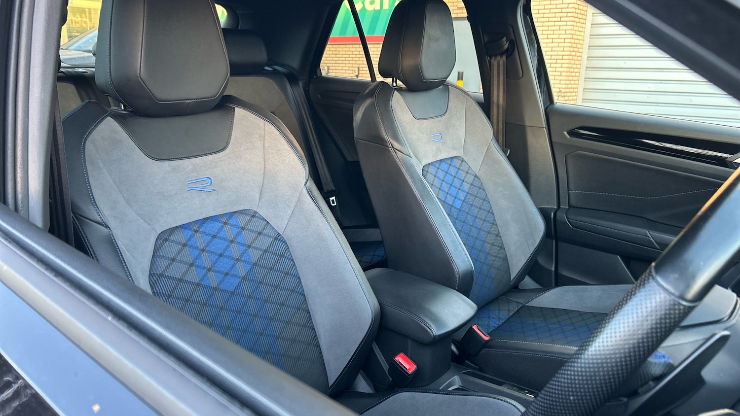 Used Volkswagen T-Roc 2023 for sale - 76504866: Photo 24