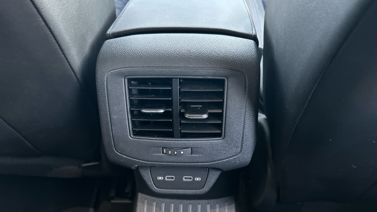 Used Volkswagen T-Roc 2023 for sale - 76504866: Photo 34