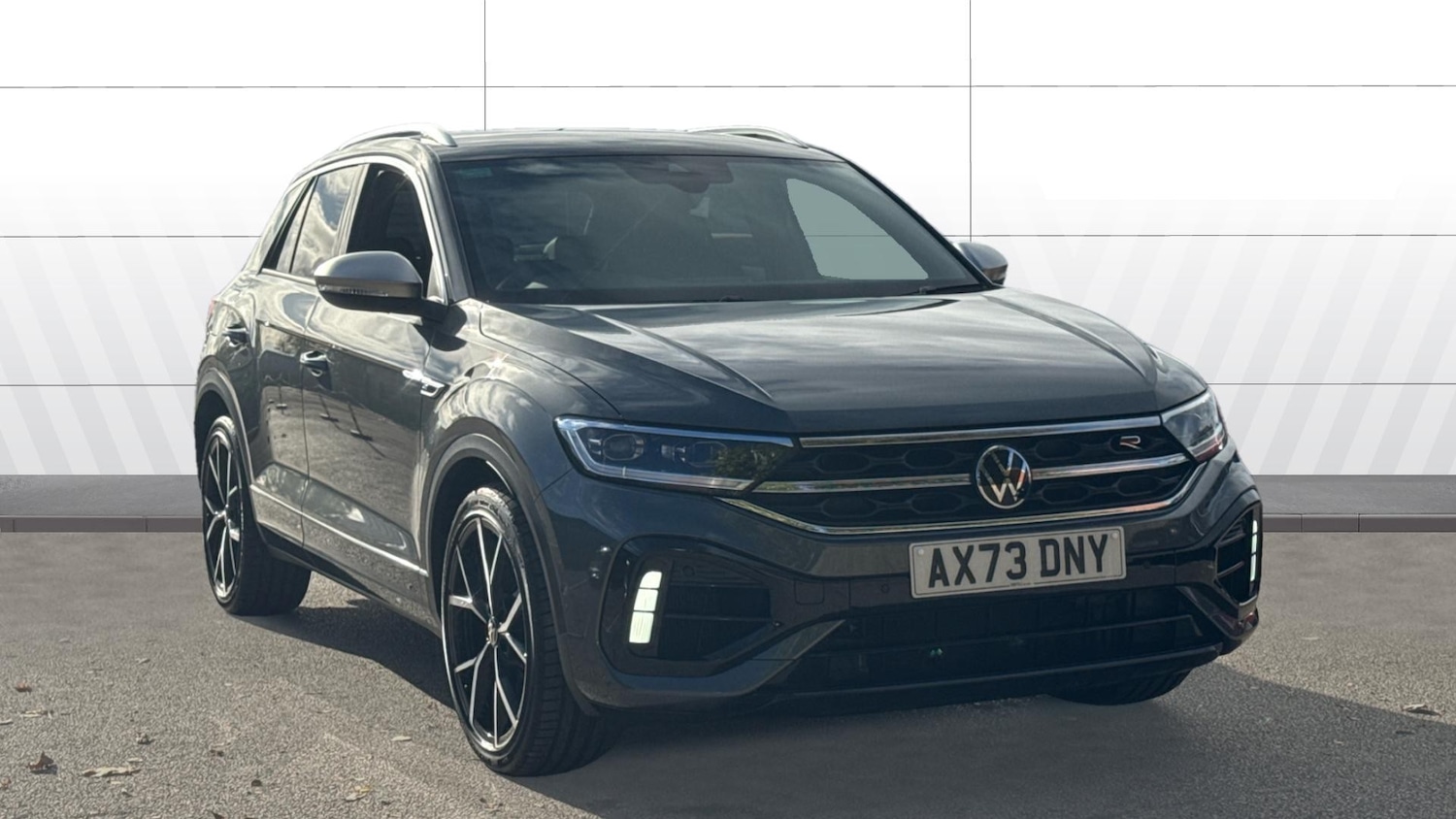 Used Volkswagen T-Roc 2023 for sale - 76355427: Photo 1