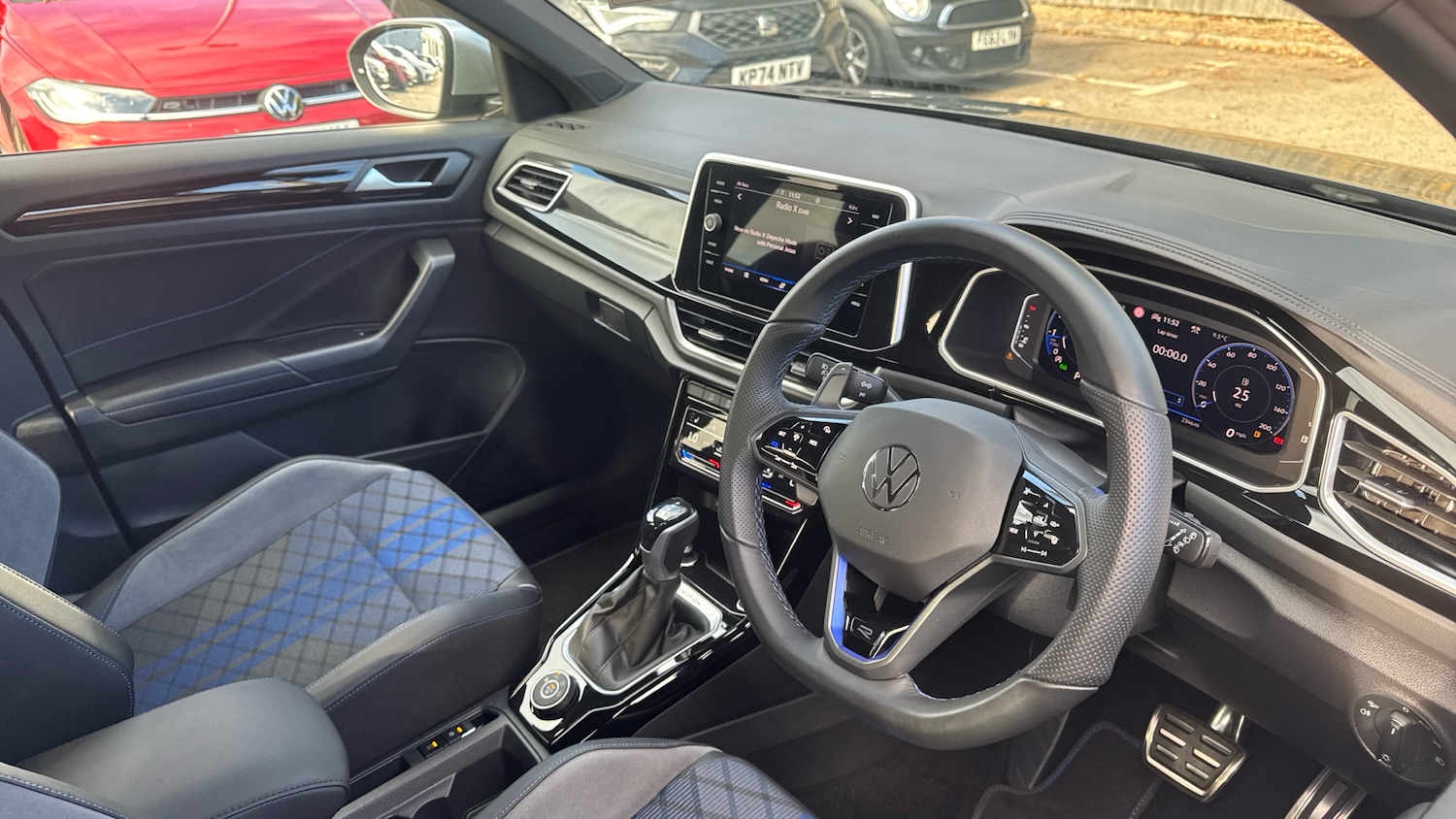 Used Volkswagen T-Roc 2023 for sale - 76355427: Photo 11