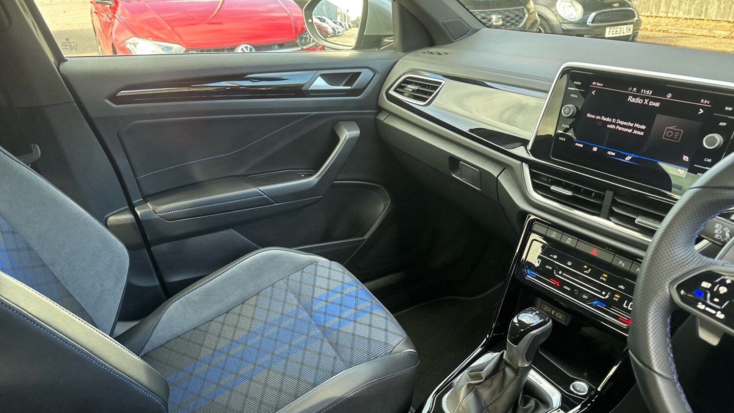 Used Volkswagen T-Roc 2023 for sale - 76355427: Photo 14