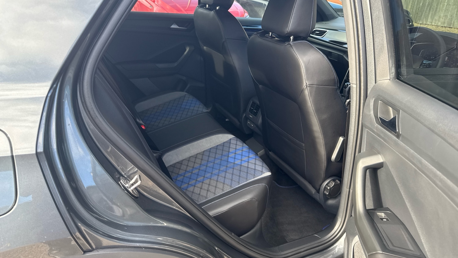 Used Volkswagen T-Roc 2023 for sale - 76355427: Photo 16