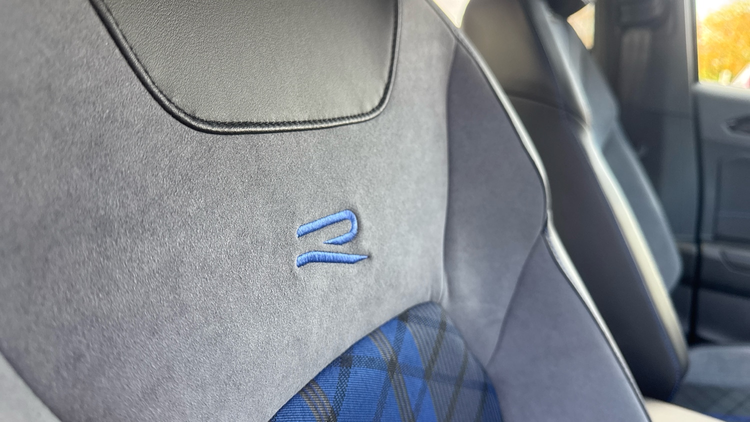 Used Volkswagen T-Roc 2023 for sale - 76355427: Photo 32