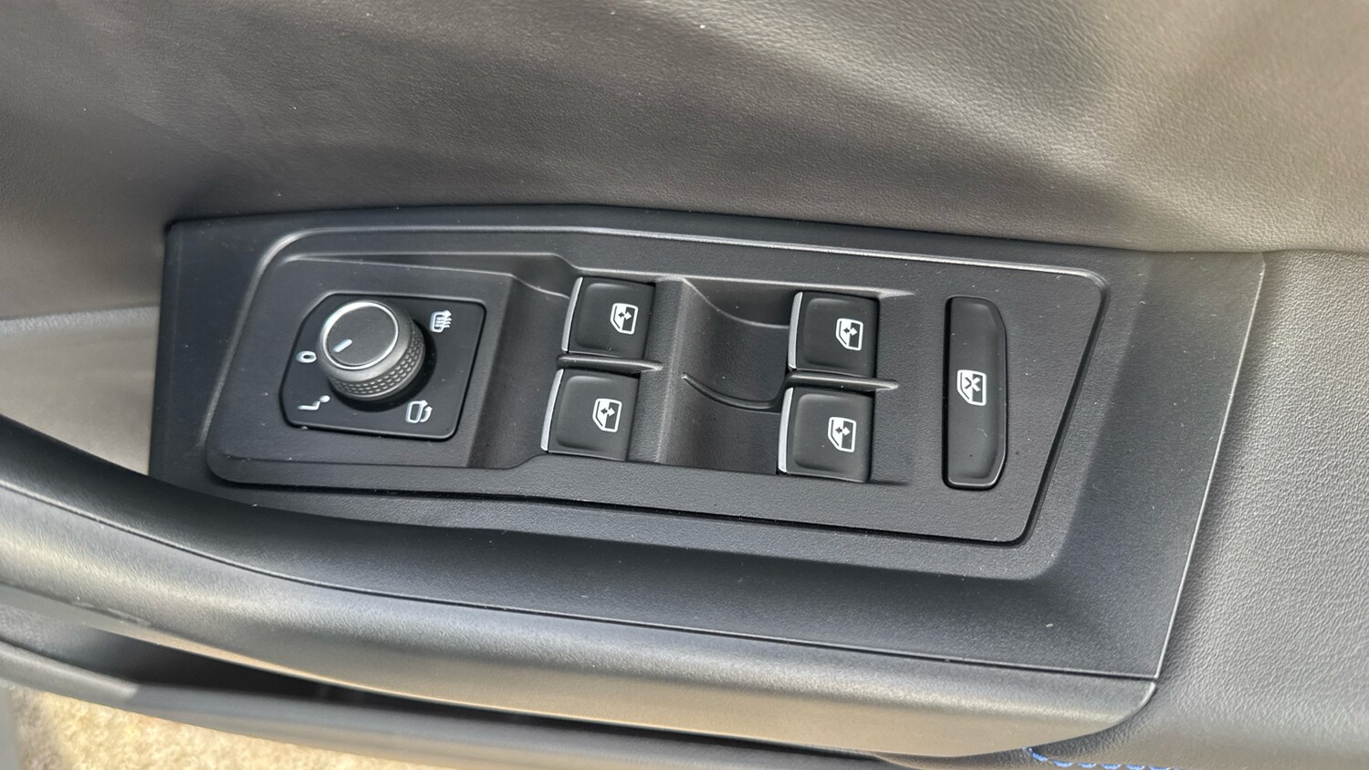 Used Volkswagen T-Roc 2023 for sale - 76355427: Photo 33