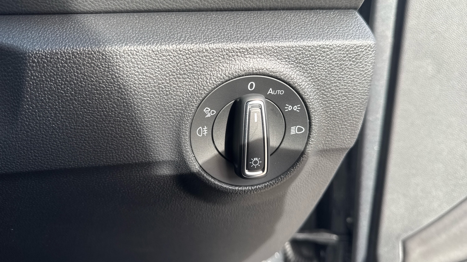 Used Volkswagen T-Roc 2023 for sale - 76355427: Photo 35