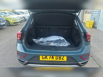 Used Volkswagen T-Roc 2024 for sale - 75524634: Photo