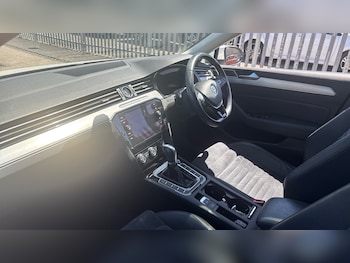 Used Volkswagen Passat 2018 for sale - 79080805: Photo