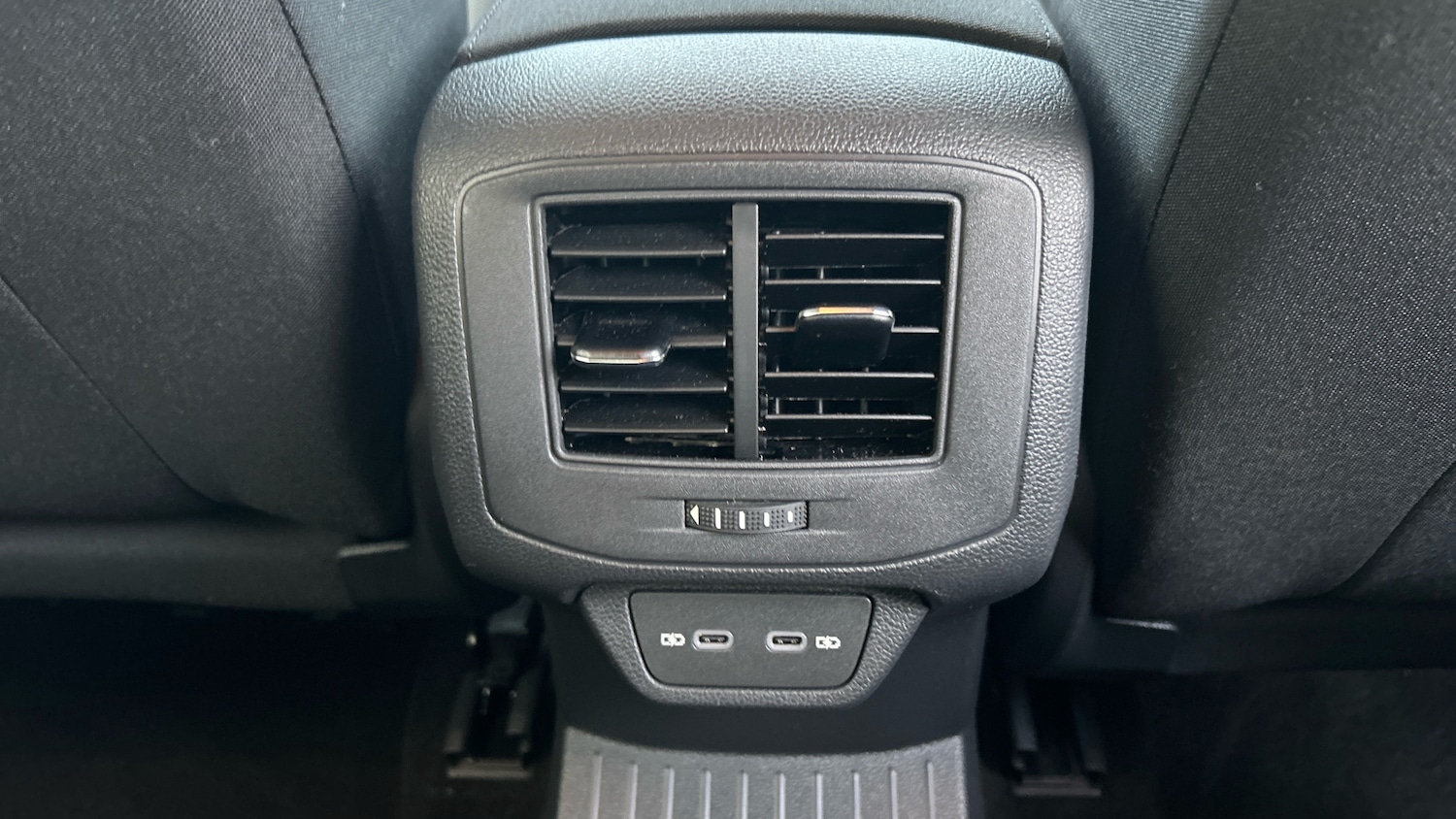 Used Volkswagen T-Roc 2025 for sale - 76959800: Photo 31