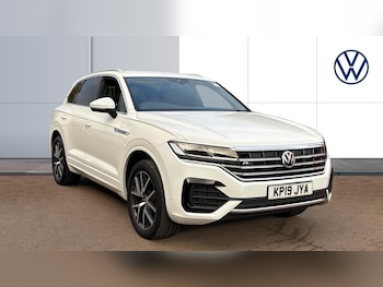 2019 (19) - 3.0 V6 TDI 4Motion R-Line 5dr Tip Auto Diesel Estate