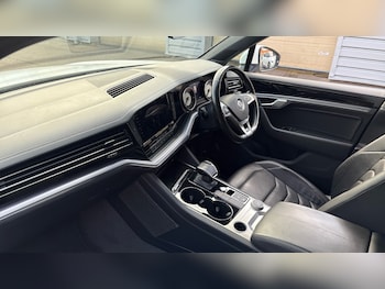 Used Volkswagen Touareg 2019 for sale - 76363297: Photo