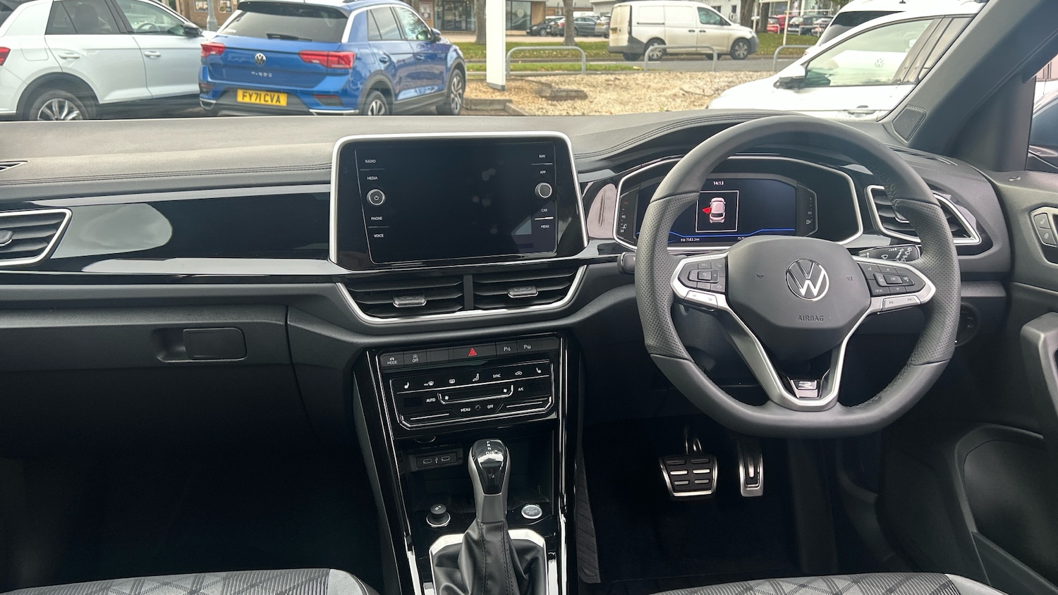 Used Volkswagen T-Roc 2025 for sale - 76402340: Photo 10