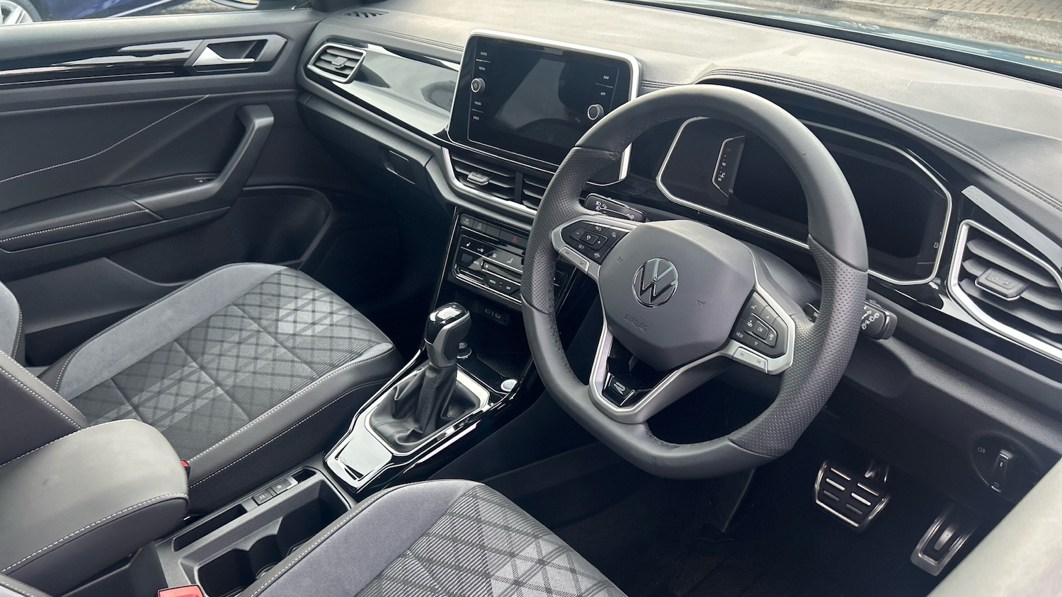 Used Volkswagen T-Roc 2025 for sale - 76402340: Photo 11