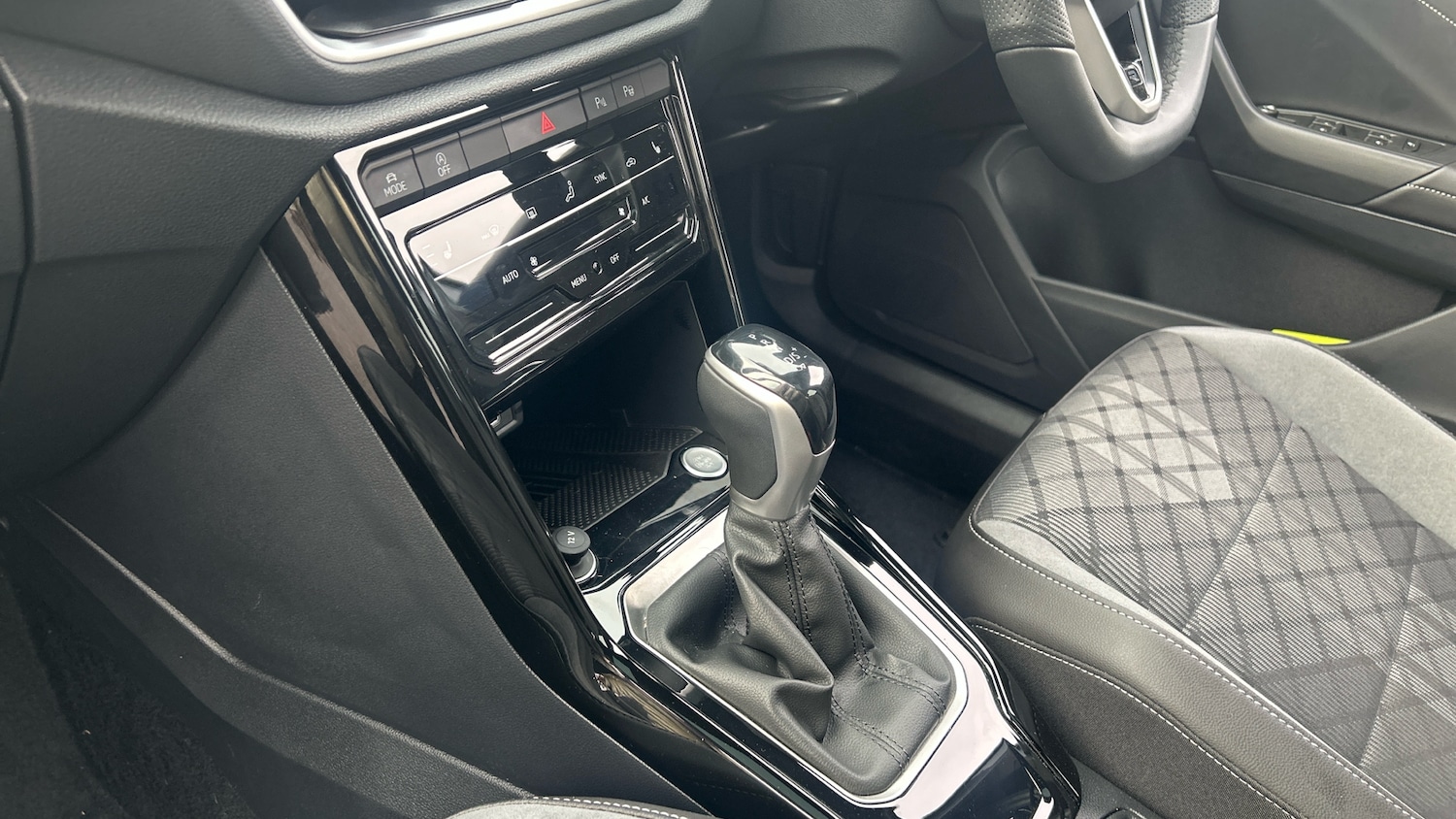 Used Volkswagen T-Roc 2025 for sale - 76402340: Photo 13