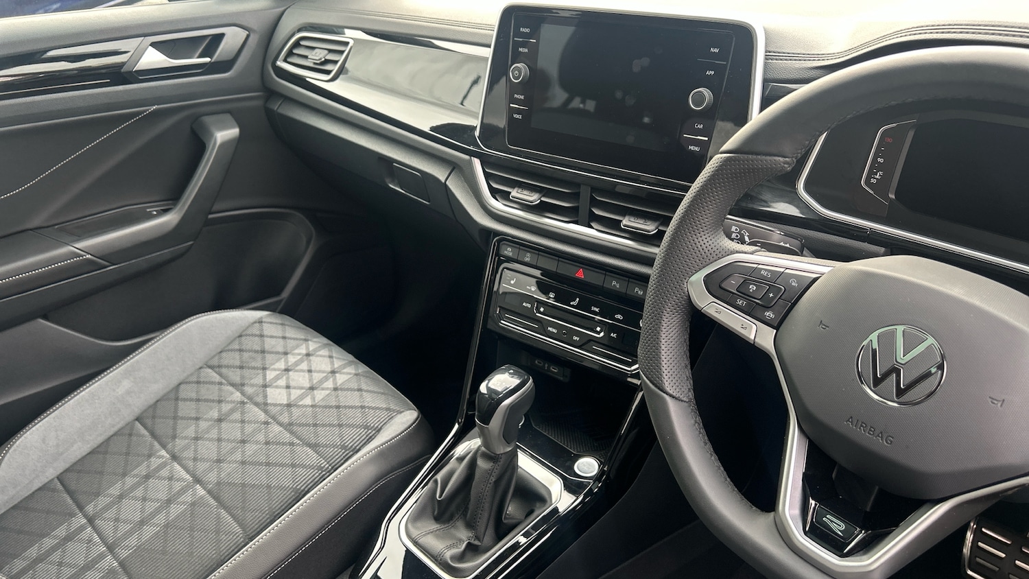 Used Volkswagen T-Roc 2025 for sale - 76402340: Photo 14