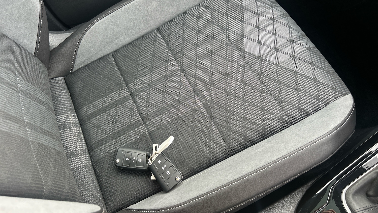 Used Volkswagen T-Roc 2025 for sale - 76402340: Photo 19