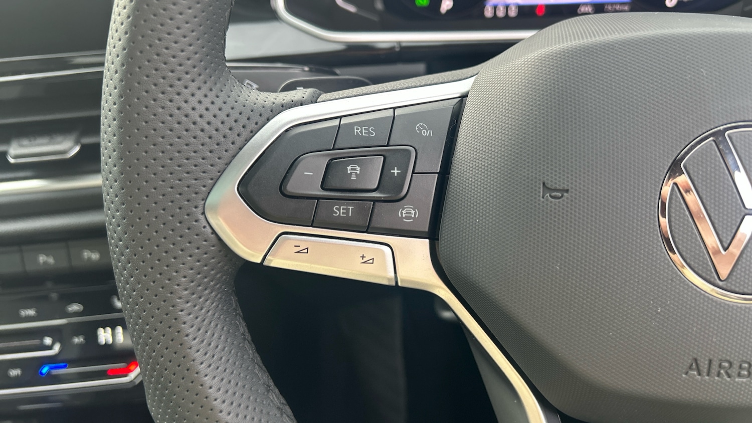 Used Volkswagen T-Roc 2025 for sale - 76402340: Photo 21