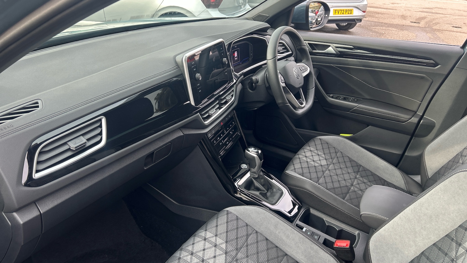 Used Volkswagen T-Roc 2025 for sale - 76402340: Photo 9