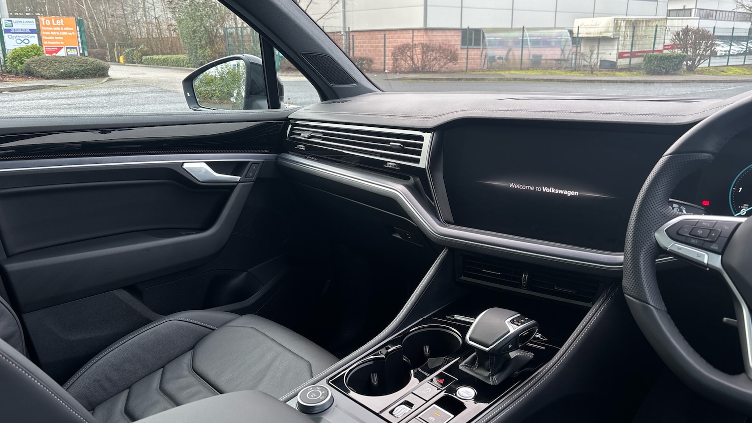 Used Volkswagen Touareg 2025 for sale - 77431557: Photo 14