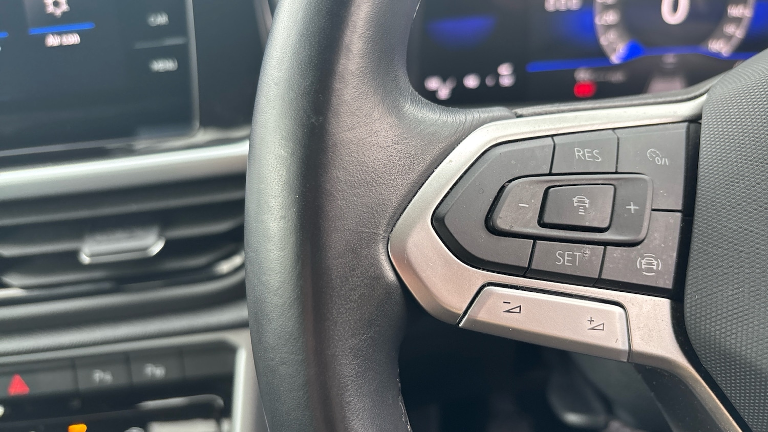 Used Volkswagen T-Roc 2024 for sale - 77746532: Photo 17