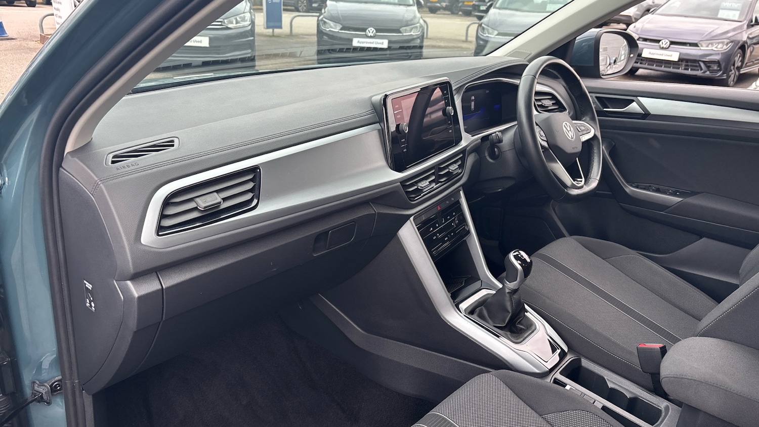 Used Volkswagen T-Roc 2024 for sale - 77746532: Photo 2