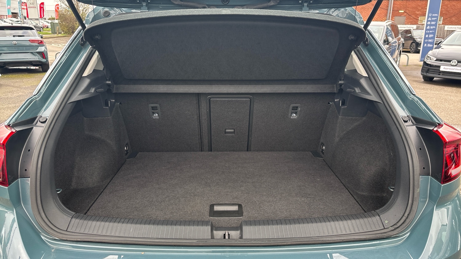 Used Volkswagen T-Roc 2024 for sale - 77746532: Photo 20