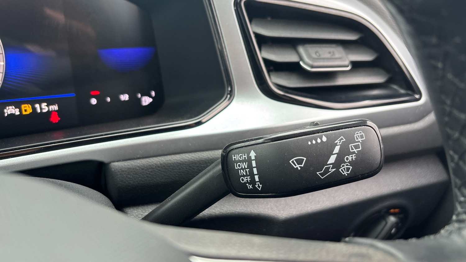 Used Volkswagen T-Roc 2024 for sale - 77746532: Photo 26